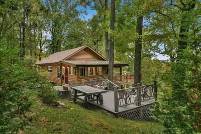 Image de Buck's Cabin near Brevard, Nc  Dog Friendly Wood stove, mtn views in forest.