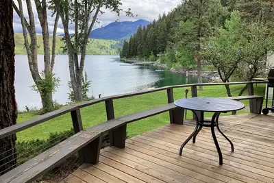 Image de Dog-friendly & attractive lakefront house with water views & washer\/dryer
