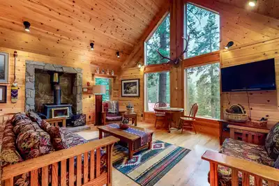Image de Spacious, Three-Level House Close to the Lake with All-Wood Interior, Free WiFi