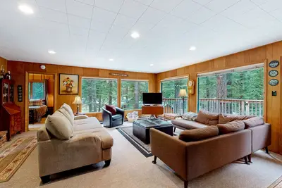 Image de Dog-Friendly Home near Wallowa Lake w\/Wraparound Deck, Free WiFi, Great Location