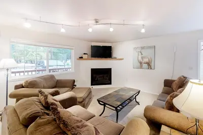 Image de Ground-Floor Condo w\/Washer\/Dryer, Gas Grill, Fireplace, WiFi