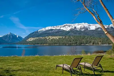 Image de Spectacular Views of Wallowa Lake & Mountains w\/ Gas Fireplace & Large Yard