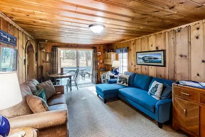 Image de Woodland Cabin w\/ Fenced Backyard, Deck, Front Porch & WiFi - Dogs Welcome