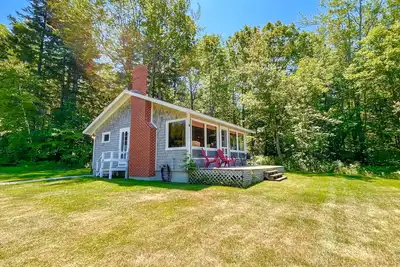 Image de Classic home overlooking the St. George River with deck & great views
