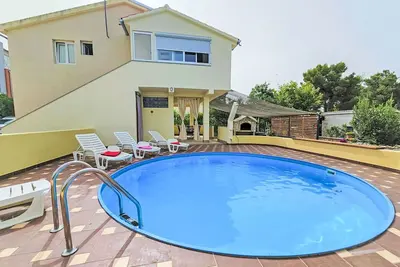 Image de Confortable appartement avec piscine privée, climatisation, Wifi, Tv, terrasse et parking