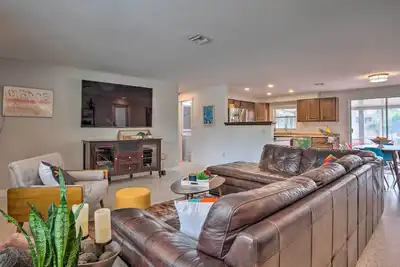 Image de Colorful Fort Myers Home w/ Sunroom & Patio!