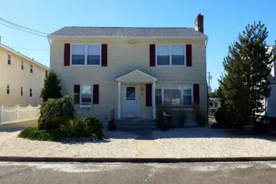 Image de WiFi. Deck. Yard. Ocean Side Duplex 2nd Floor in Ship Bottom 10609