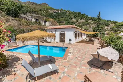 Image de Maison \"Cortijo La Alberquilla\" avec vue sur la montagne, vue sur la mer, piscine, Wi-Fi et jardin