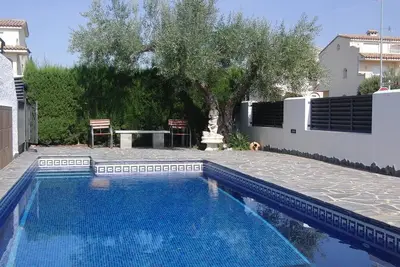 Image de \"Casa Preciosa A\" avec piscine privée, terrasse, climatisation et Wi-Fi. Animaux admis