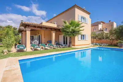 Image de \"Villa Manuela\" avec piscine à débordement, jardin et Wi-Fi.