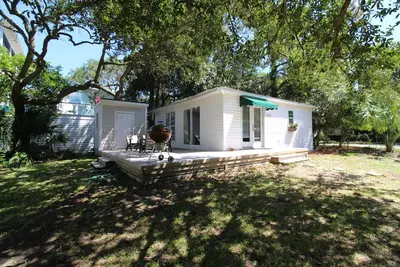 Image de Adorable Little Beach House~ The Wubie Shack