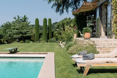 Image de Superbe villa, piscine, Ac \/ chambres à l'étage. Espace extérieur exceptionnel