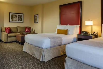 Image de Bask Yourself w/ Incredible City View! 3 Comfortable Units, Pets Allowed