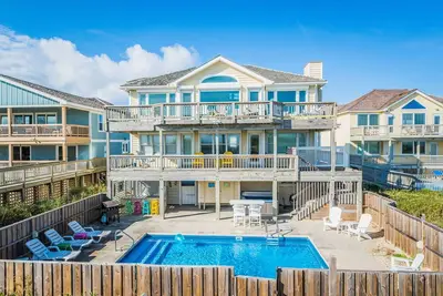Image de Sunrise Surprise; New Decks! 7 Bedrooms, Oceanfront, Saltwater Private Pool!