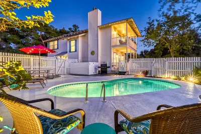 Image de The Sandpiper Crystal Beach*Pool*FirePit*BeachSvc