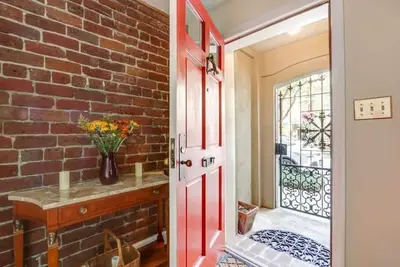 Image de Charming 1800s Garden Apt. | Dog Friendly + Garage