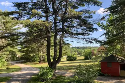 Image de Spacious country house near lakes and skiing, convenient to downtown Bridgton.