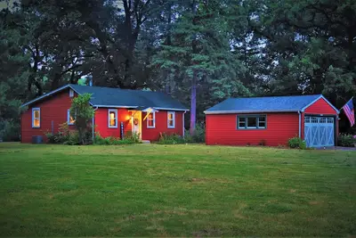 Image de Lovely Riverfront House with Fire Pit & 30ft Swing!