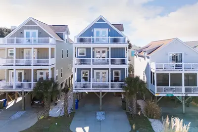 Image de 7 Br Walk to the Beach House with a Heated Private Pool! Sea Star