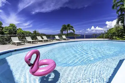 Image de Fabulous 5br - Huge Pool/Deck & Amazing Views! 7 mins from Red Hook!