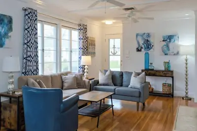 Image de \"Your seaside sanctuary: Where Cape Cod charm meets coastal bliss! \"