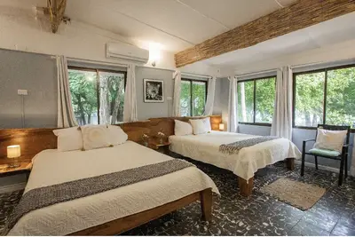 Image de Beautiful beachfront home nestled among tropical gardens & mesmerizing sunsets!