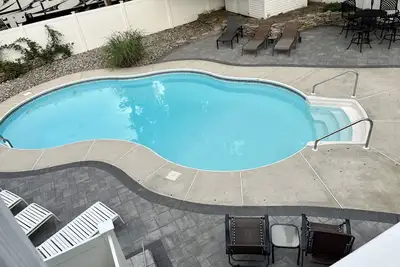 Image de Spacious Vacay by bay Beach, with Pool!