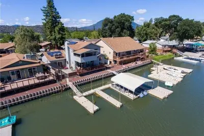 Image de Wonderful 3bd 3ba Smarthome w\/ multiple decks and large dock!