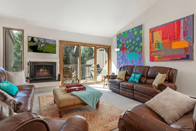 Image de Outdoor Pool, Gas Grill, Private Washer/Dryer - On Bus Route