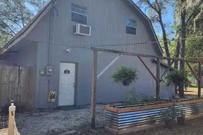 Image de Hidden hideaway minutes to boat ramps, restaurants and beach