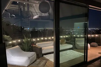 Image de Unique Former Music Venue in Hollywood Hills above Sunset Blvd.
