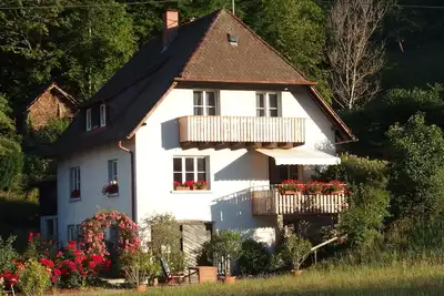 Image de stylish, idyllic apartment with mountain view