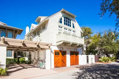 Image de Benoit Carriage House— A petite, pristine pied-å-terre w/a perfect location