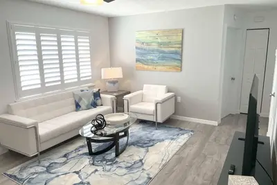 Image de Newly Renovated - Modern Apartment 4 of 4