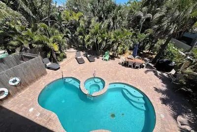 Image de The Oceanlena - Luxury beach home, with direct beach access to famous Pier