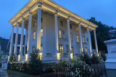 Image de Stunning Mansion in the center of town