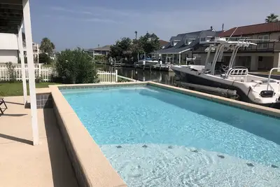 Image de Dolphin Bay, Waterfront home w/pool, bay views and boat dock, sleeps 10.
