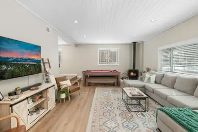 Image de Remodeled Snow Summit Cabin, Game Room & Hot Tub\n