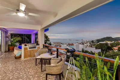 Image de Private pool, stunning views above Zona Romantica