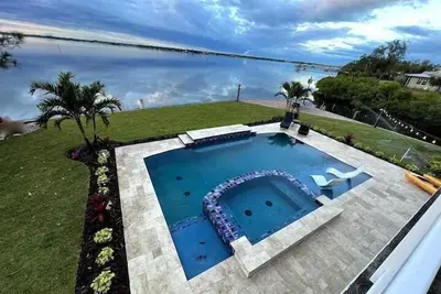 Image de The Pink Riverhouse Waterfront Paradise