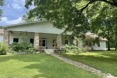 Image de Step back into time with this 1850's historic house