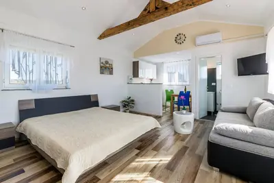 Image de Bel appartement à Valbandon avec WiFi