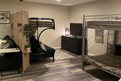 Image de Stylish lakeside townhome, amenities galore!