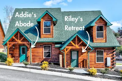Image de Duplex Sleeps 16! No Steep Roads! 2 Hot Tubs, Arcades, Perfect for Groups