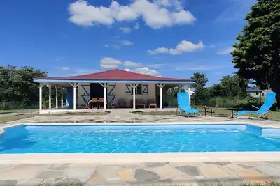 Image de la Villa Rouyo. Villa de caractère avec piscine accessible aux Pmr.