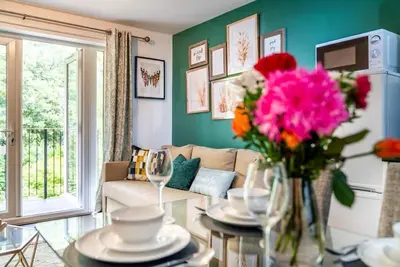 Image de Forest View Apartment with private balcony- Southampton