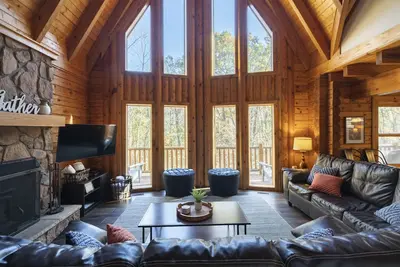 Image de ❤️ of Hocking Hills 🌲 Hot Tub, Wifi, Close to Trails + Caves, 11 Secluded Acres