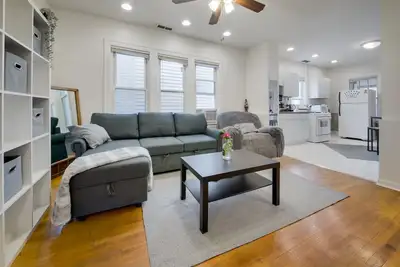 Image de Cozy 2 Bedroom 1 Bath. Centrally located with shared porch