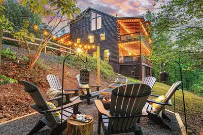 Image de Spring Break Ready & Mountain Views - 3 king beds- theater- hot tub- pool table