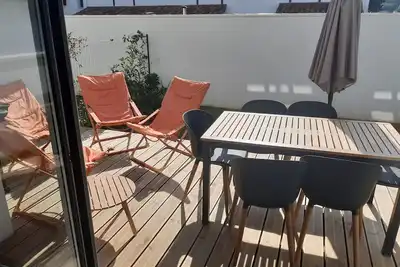 Image de Maison avec jardinet Ă 10 minutes Ă pied de la plage et du centre